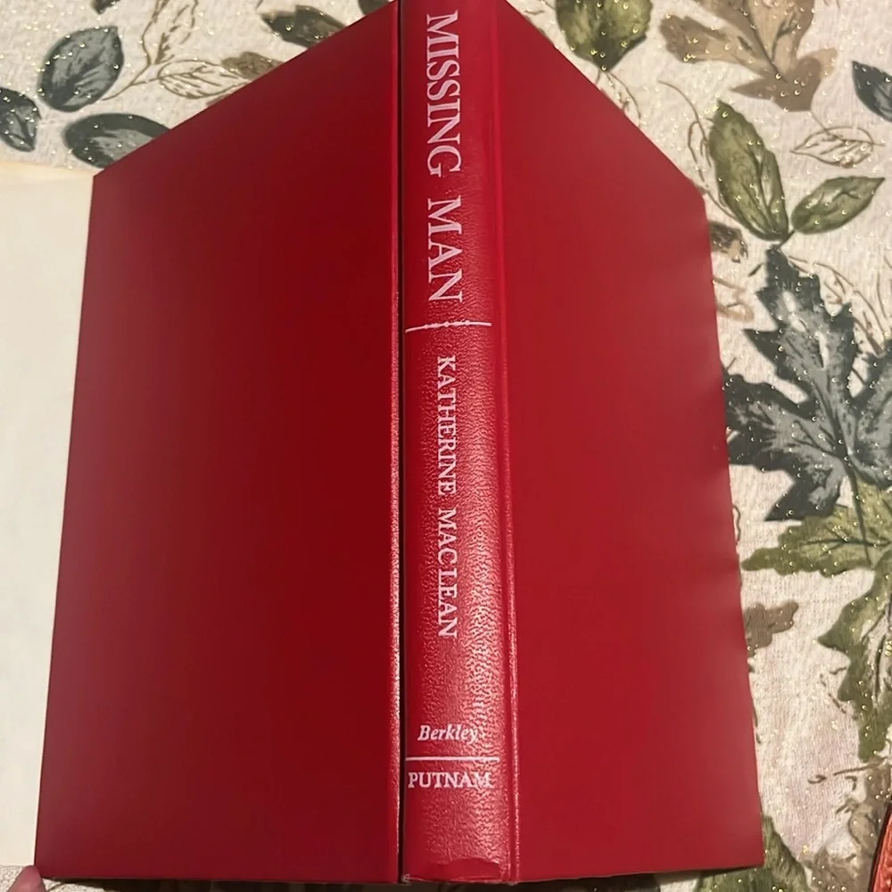 Missing Man Hardcover – January 1, 1975 by Katherine MACLEAN EUC